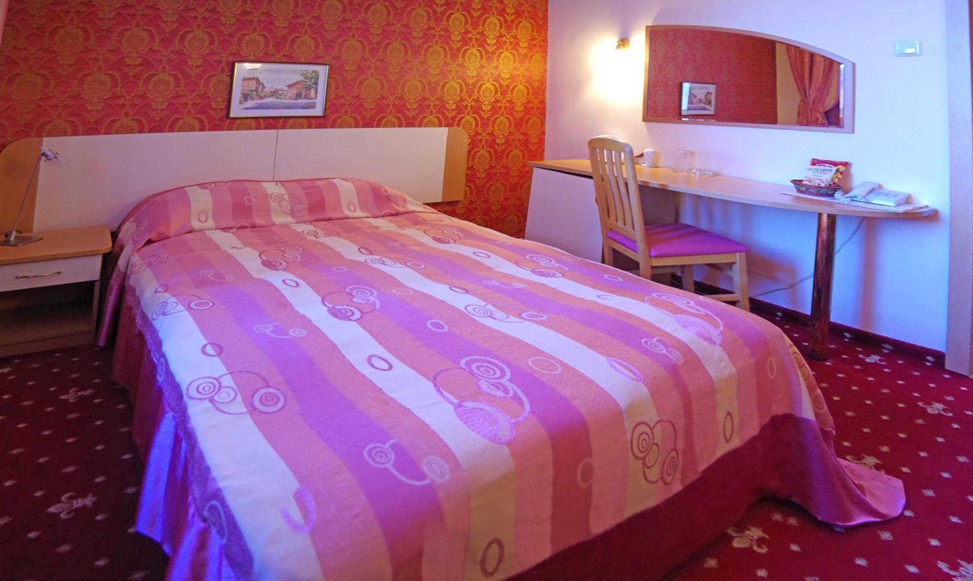 Hotel Balkan Gabrovo Habitación foto